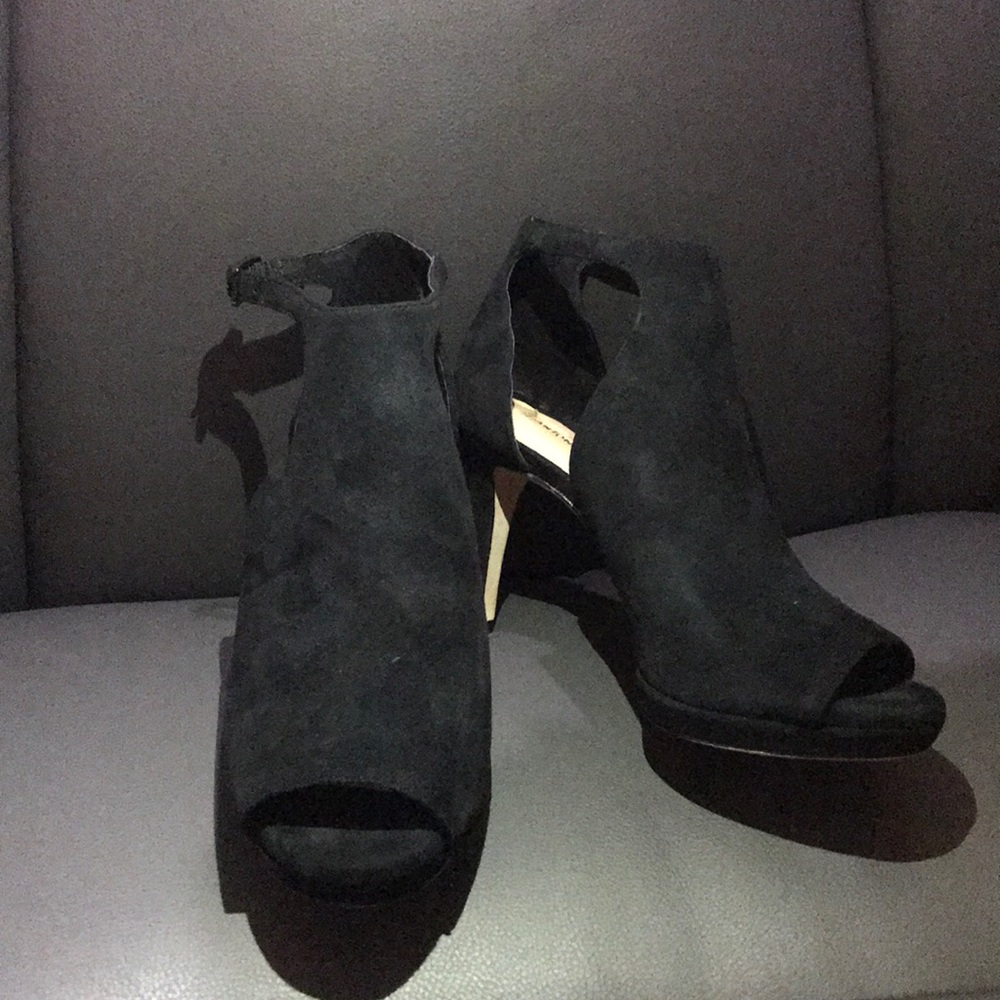5.5 Antonio Melani Black Peep Toe Heels